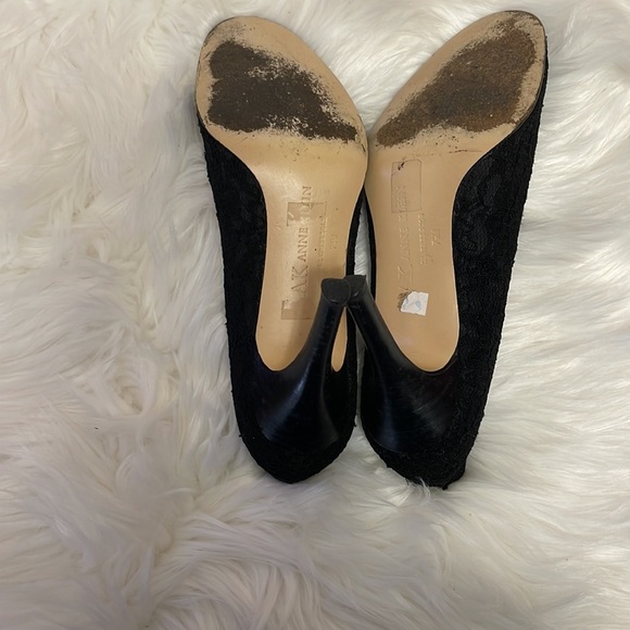 Size 7.5 Anne Klein Black Lacey Stilettos B1 - Picture 4 of 6